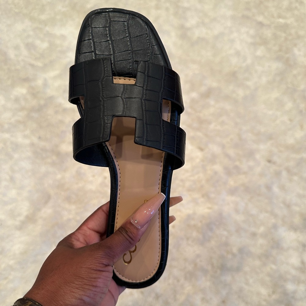 Big H black sandal